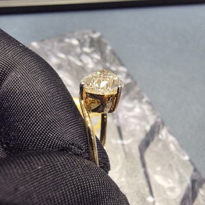 Elegante Anillo de Compromiso de Oro Amarillo Sólido de 10K con Diamante Certificado por IGI, Anillo de Boda Minimalista con Acabado Brillante para Fiestas y Uso Diario - Product Image 4