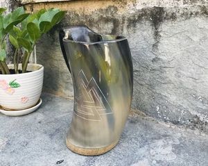 Taza de cuerno natural hecha a mano, estilo vikingo rústico, la más vendida, para beber agua, disponible a un precio competitivo desde India. - Product Image 1