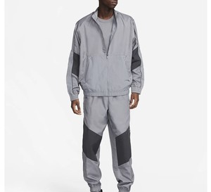 Nouvel ensemble de survêtement streetwear tendance en nylon, deux pièces, avec veste coupe-vent décontractée à col montant et empiècements 2026 - Product Image 1