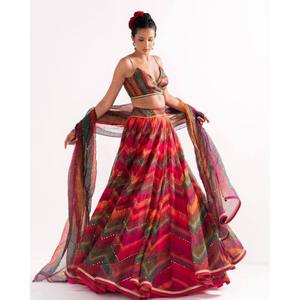 LEHENGA CHOLI IMPRESO DIGITAL DE SEDA TABBY A LA MODA CON DUPATTA MAROON - Product Image 1