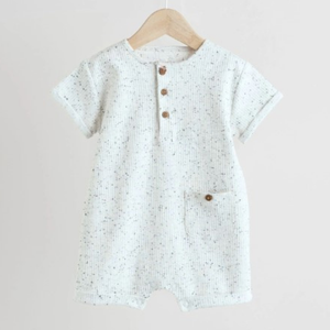 Rompers de algodón orgánico con botones de madera clásicos para recién nacidos, fabricante mayorista, proveedor de algodón de bambú de la India - Product Image 4