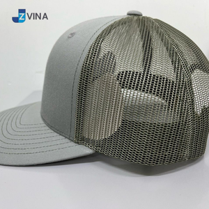 Casquette Trucker Grise à Maille Verte avec Logo Personnalisé, Haute Qualité, 6 Panneaux, Réglable, Unisexe, Style Décontracté, Fabriquée au Vietnam - Product Image 2