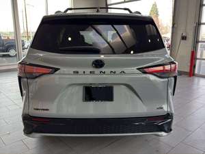 Listo para Enviar: Toyota Sienna XSE 2025 de 7 Pasajeros, Tracción Total, Equipamiento Completo, Título Limpio, Seminuevo - Product Image 5