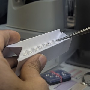 Diamant rond brillant cultivé en laboratoire de 3 carats, couleur EF, pureté VVS VS, rempli par CVD, pour la fabrication de bijoux - Product Image 2