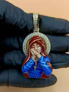 Pendentif Vierge Marie, Madone en prière avec halo de cristal, pendentif hip hop en argent 925, breloques religieuses pour femmes - Product Image 2