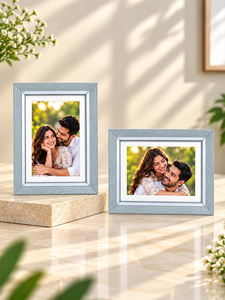 Marco de Fotos Versátil para Mesa y Pared, con Soporte de Escritorio y Opciones de Montaje en Pared para la Familia - Product Image 2