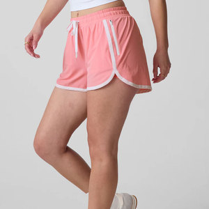 Textura transpirable con ajuste flexible, ideal para usar en la temporada de verano, para el tiempo en la playa, pantalones cortos Nora. - Product Image 5