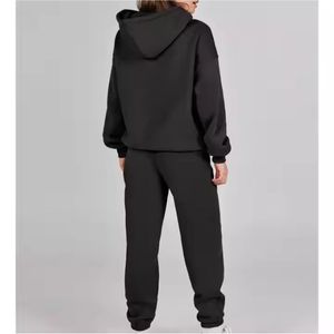 Ensemble de survêtement tendance pour femme personnalisé rose avec sweat à capuche orné de strass Mondlicht et pantalon large imprimé étoiles – Tenue streetwear mode - Product Image 5