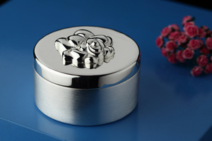 Boîte à bébé artisanale en argent plaqué argent, modèle Code Silver Round - Product Image 1