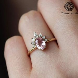 แหวนมอสซาไนต์ชุบทอง 18K สำหรับผู้หญิงจาก Charm_Jewells รูปทรงดอกไม้ ประดับเพชรแบบหนามเตย คลาสสิก ได้รับการรับรองจาก IGI น้ำหนัก 3 กรัม แหวนโรแมนติก - Product Image 6
