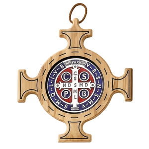 Cruz colgante de madera con acabado de pulido de madera natural Diseño de letras de forma redonda Excelente calidad para la Iglesia Precio al por mayor - Product Image 1