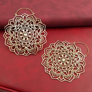 Boucles d'oreilles Mandala en laiton plaqué or, motif floral découpé, forme circulaire, décoration de mariage, cadeau, artisanat métallique - Product Image 5