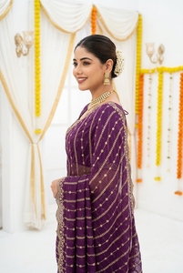 Sari de Seda Morado AARA Fashion con Bordado Dorado, Traje Tradicional Indio para Bodas, para Mujer, Largo hasta el Suelo, Corte Regular, Protección Solar - Product Image 3