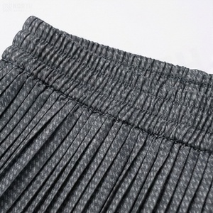 Falda plisada hasta la rodilla para mujer, diseño a cuadros, cintura elástica, tela de gasa, para todas las estaciones - Product Image 4