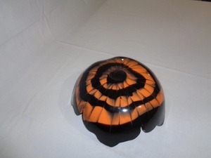Bol de service décoratif en résine avec finition brillante pour une présentation élégante de la table de cuisine dans les foyers modernes - Product Image 2