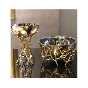 Quemador de incienso Oud de diseño admirable, forma redonda, latón árabe chapado en oro, quemador de incienso Bakhoor con soporte de diseño de hojas. - Product Image 4