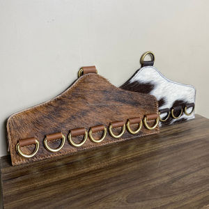 Nouveau porte-écharpe en peau de vache véritable Western Wild Rag avec 6 anneaux en D Hair-on Leather Cowboy Bandana Display Hanger pour Ranch Decor - Product Image 5