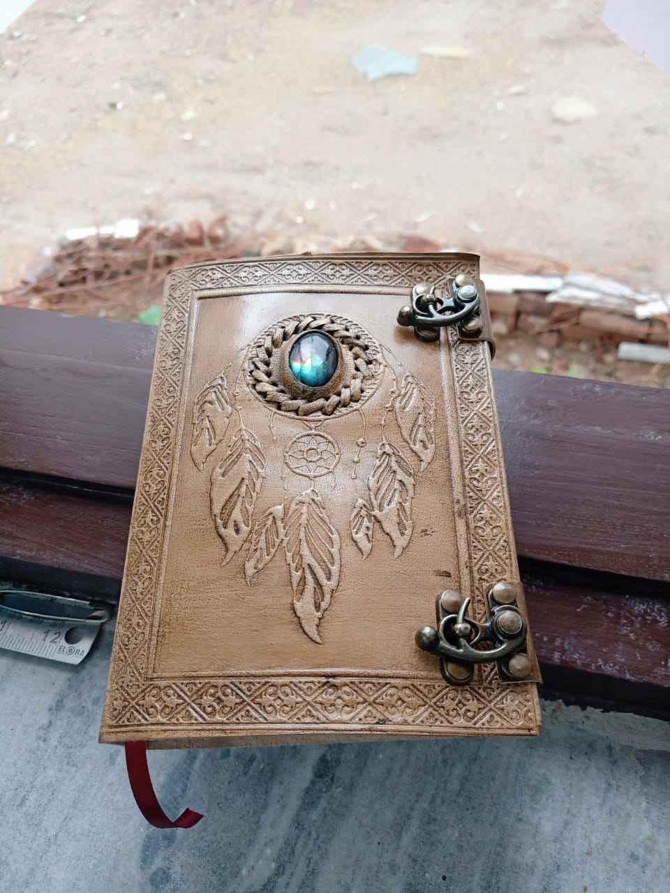 สีน้ำตาล