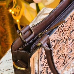 Venus Leathers Were Hot Selling Western Handmade Letter Pattern Floral Genuine Leather Crossbody Tote Zipper Closure 45-55cm - Product Image 3