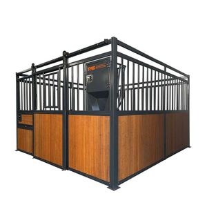 Panneau de box pour chevaux extérieur de 12 pieds en bambou avec porte coulissante, fenêtre et panneau avant pour mangeoire TMG FHS13A et FHS13B, barre supérieure verticale - Product Image 1