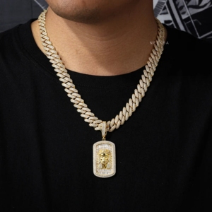 Colgante Rectangular de Jesús en Plata de Ley 925 con Moissanita, Colgante de Jesús con Moissanita Baguette Color D VVS, Piedras Engastadas a Mano - Product Image 3