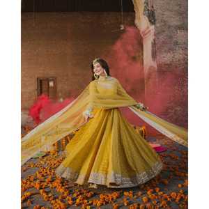 Robe de soirée 2XL avec broderie parfaite Dupatta & Bottom pour les occasions spéciales - Product Image 1