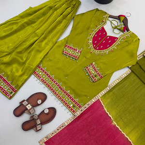 Traje Palazzo de Cristal Romano con Bordado de Espejo y Dupatta con Estampado Kota de Aarika Textile - Product Image 5