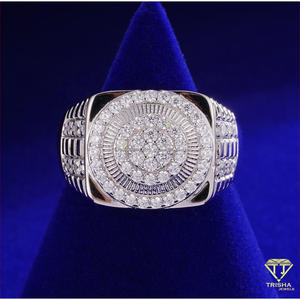 Bague de déclaration de luxe pour homme en argent sterling 925 avec diamant Moissanite, centre rond et face carrée audacieuse, pour la vente en gros de bijoux - Product Image 2