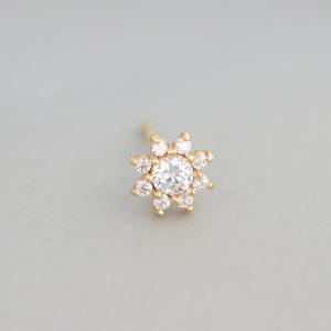 Fabricant de labrets en or 14 carats avec diamants en forme de tournesol |   Usine de bijoux directe |   Piercing à dos plat fileté interne en gros - Product Image 2