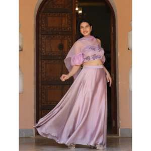 ชุดเลเฮนกาโชลีผ้าซาตินลายลาเวนเดอร์ ไซส์ XS สำหรับผู้หญิง ดีไซน์หรูหรา เป็นมิตรกับสิ่งแวดล้อม เหมาะสำหรับฤดูใบไม้ผลิ/ฤดูร้อน งานดิวาลี/งานแต่งงาน - Product Image 1