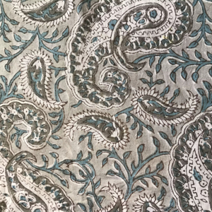 Tissu 100% coton imprimé à la main, motif floral Paisley bleu sarcelle et gris |   Fournisseur de textiles en gros à Jaipur - Product Image 1