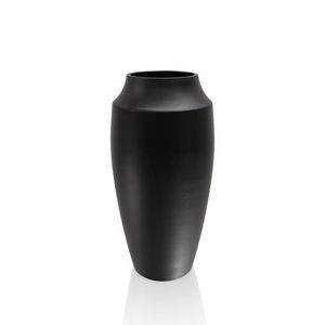 Vase à fleurs en métal antique conçu pour une décoration intérieure élégante, rehaussant les espaces de vie avec un attrait artistique, style intérieur intemporel - Product Image 1