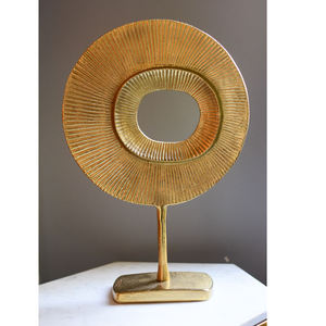 Sculpture en métal finition dorée sur socle en marbre blanc, ornement de table design, centre de table artistique contemporain - Product Image 3