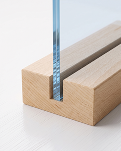 Porta Menús y Letreros Desmontables de Acrílico Transparente Elegante y Personalizado con Base de Plástico - Product Image 6