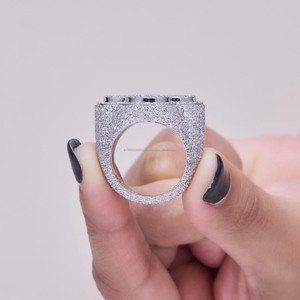 Anillo de compromiso de moissanita con corte baguette y diseño de trébol, estilo hip hop, de lujo, de plata de ley 925 con baño de rodio, joyería de regalo de boda con incrustaciones. - Product Image 5