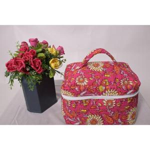 Grande trousse de maquillage florale matelassée en coton, organisateur de cosmétiques fait main, pochette de toilette de voyage avec fermeture éclair pour femme - Product Image 2