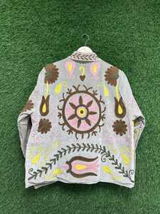 Veste Suzani en velours brodée à la main avec motifs floraux, pour femme, style bohème ethnique, manteau d'extérieur tendance, blazer d'hiver - Product Image 4