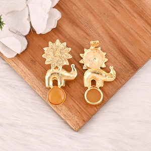 Boucles d'oreilles élégantes en laiton plaqué or jaune avec pierre œil-de-chat, bijoux de créateur tendance pour femmes - Product Image 5