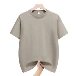 เสื้อยืดแขนสั้นผู้ชายทรงปกติ พิมพ์ลายโลโก้ด้านหน้า น้ำหนัก 250 กรัม ผ้าฝ้าย 100% เป็นมิตรต่อสิ่งแวดล้อม ป้องกันการยับ - Product Image 4