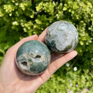 Sphère de cristal en agate mousse naturelle verte, 50-60 mm, polie, durable, pour l'harmonie, la vitalité, la guérison et la méditation (vente en gros) - Product Image 5
