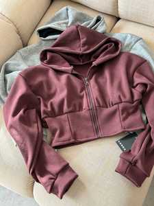 OEM Custom Women <b>Cropped</b> <b>Zip</b> <b>Up</b> Hoodie Full <b>Zip</b> Fleece Hooded Sweatshirt Short Length Casual Streetwear with kangroo Pockets - Product Image 3