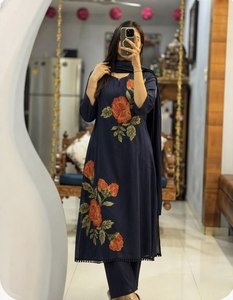 Mejora tu Armario Étnico con este Elegante Conjunto de Salwar Kameez de Diseñador, Confeccionado con Tela Premium 60% Algodón, Estilo Moderno, Secado Rápido - Product Image 3