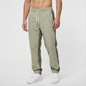 Pantalones de chándal de gran tamaño, venta al por mayor de pantalones de chándal gruesos de nailon con detalle de cintura elástica para hombre, pantalones de chándal para hombre - Product Image 1