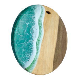 Planche à découper ronde en bois avec design en résine vague océanique, style côtier, ustensile de cuisine fait main - Product Image 2