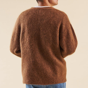 Cardigan surdimensionné en maille mélange mohair duveteux personnalisé pour homme, col en V, boutonné, chaud et uni pour l'hiver – Vente en gros - Product Image 4