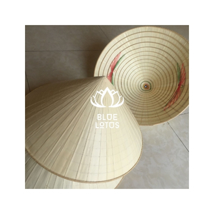 TENDANCES ACTUELLES Chapeau conique en feuille de palmier de bambou pour l'agriculture, la pêche, les voyages, la protection solaire et la protection contre la pluie en extérieur, vente en gros, export - Product Image 1