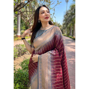 Sari en soie douce marron à bordure florale avec contraste tissé en zari pour robes de cocktail - Product Image 2