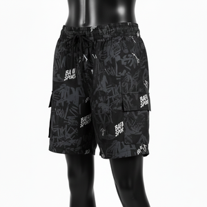 กางเกงว่ายน้ำผู้หญิงผ้าไมโครไฟเบอร์โพลีเอสเตอร์แห้งเร็วแบบพรีเมียม สีดำลายกราฟฟิตี แต่งกระเป๋าแบบคาร์โก้ พิมพ์ลายโลโก้ - Product Image 4