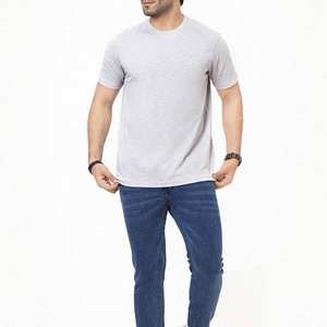 T-shirt personnalisé en coton premium avec impression sérigraphique, doux, respirant et idéal pour un style décontracté ou streetwear, unisexe. - Product Image 2