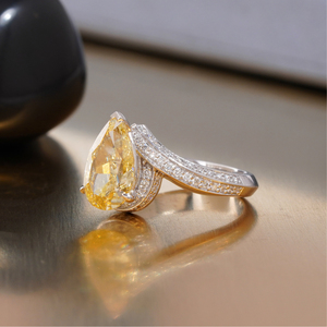 Anillo de Diamante Amarillo Intenso de 2.51 CT, Corte Pera, Cultivado en Laboratorio, con Oro de 14K - Product Image 2